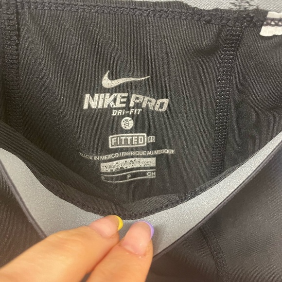 Nike Pro 🖤Womens Black Dri-Fit Capri, size Small
Excellent used condition 🖤 - Picture 6 of 6